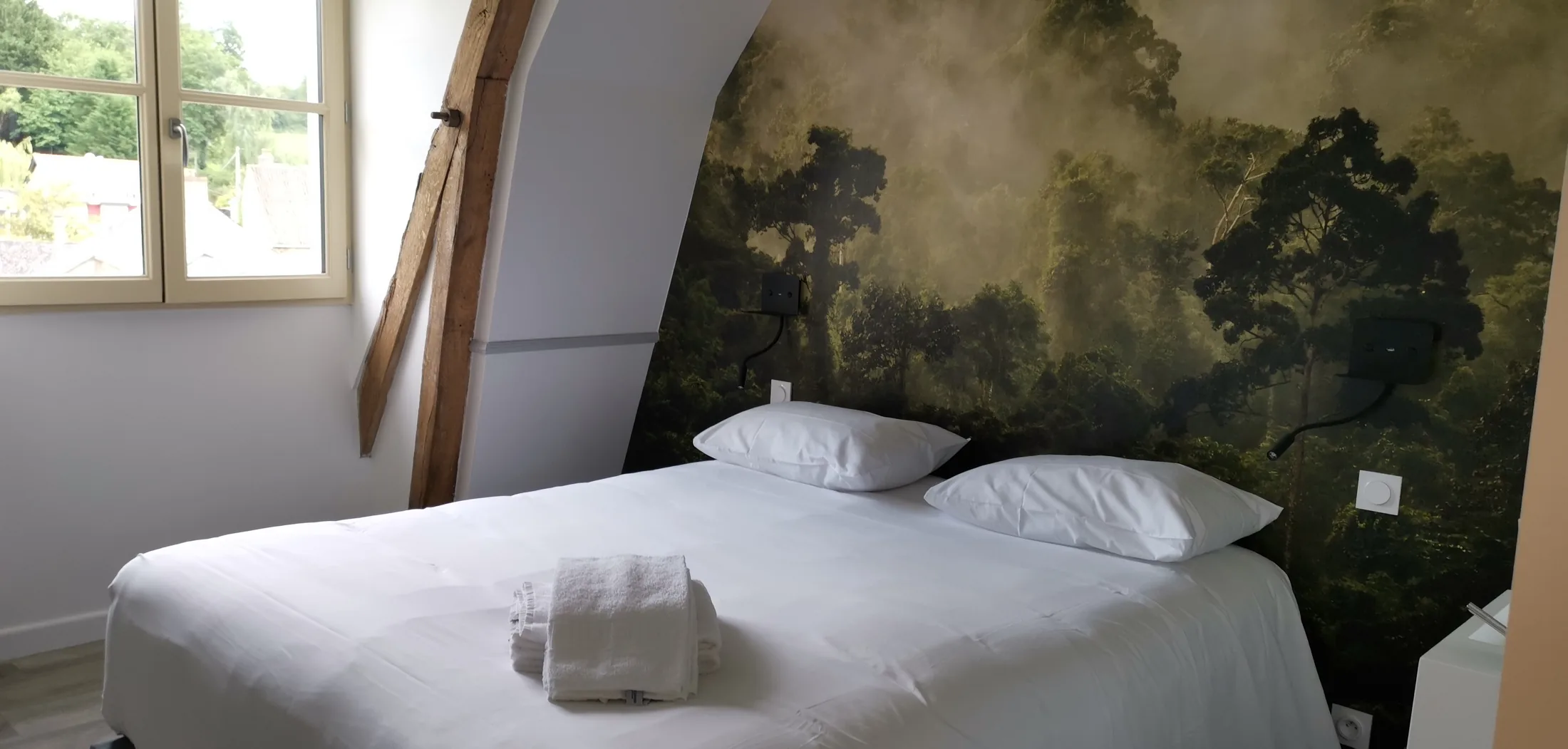 Chambre à la fresque murale