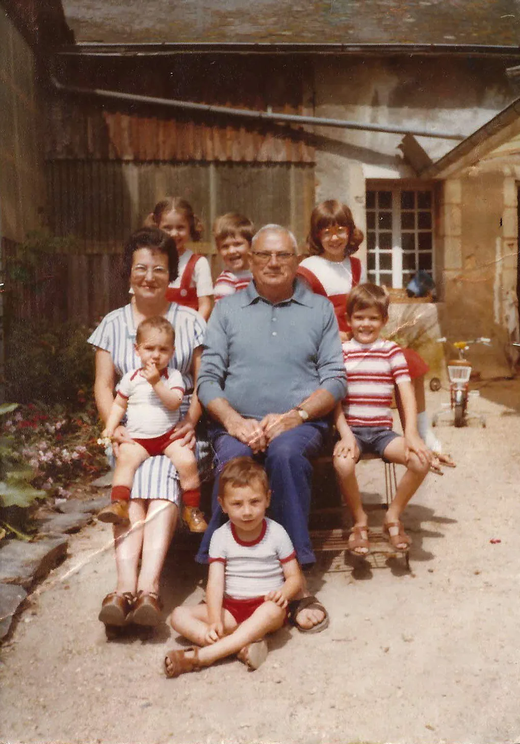 Les six cousins et leurs grands-parents