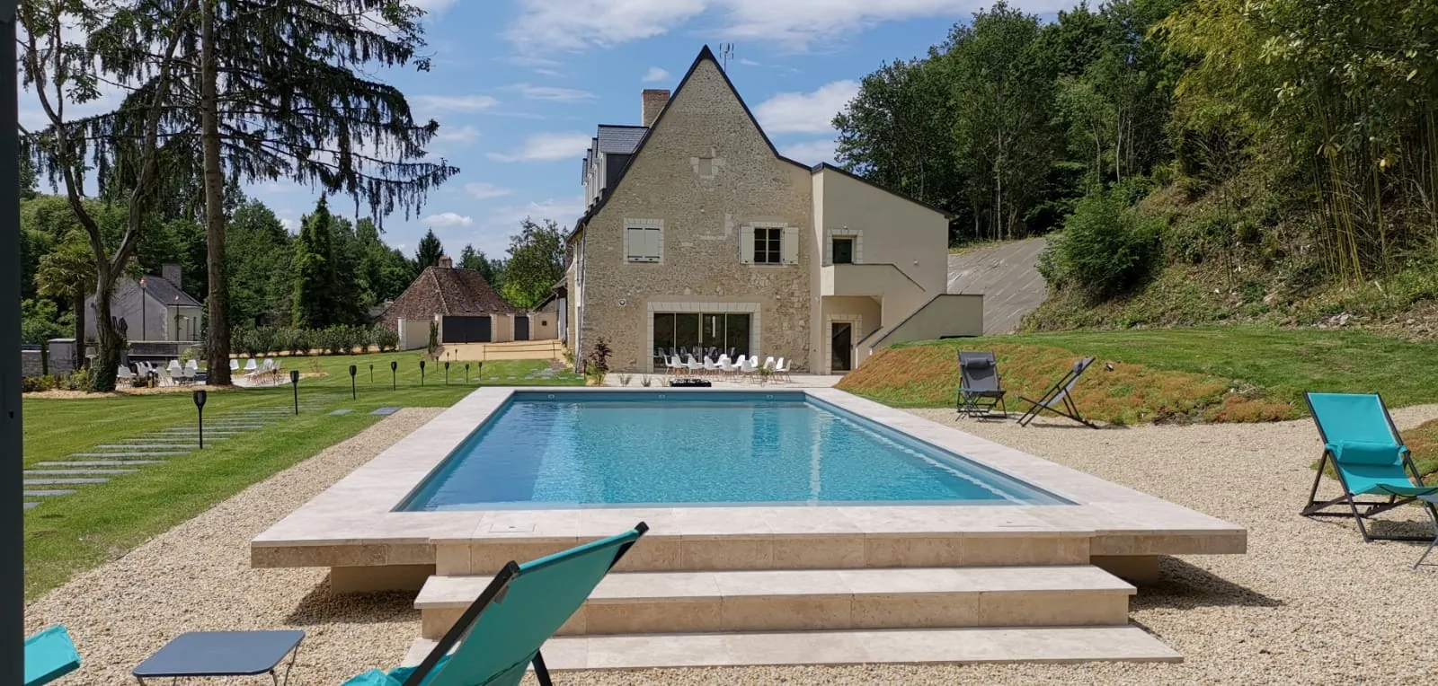 La maison et la piscine