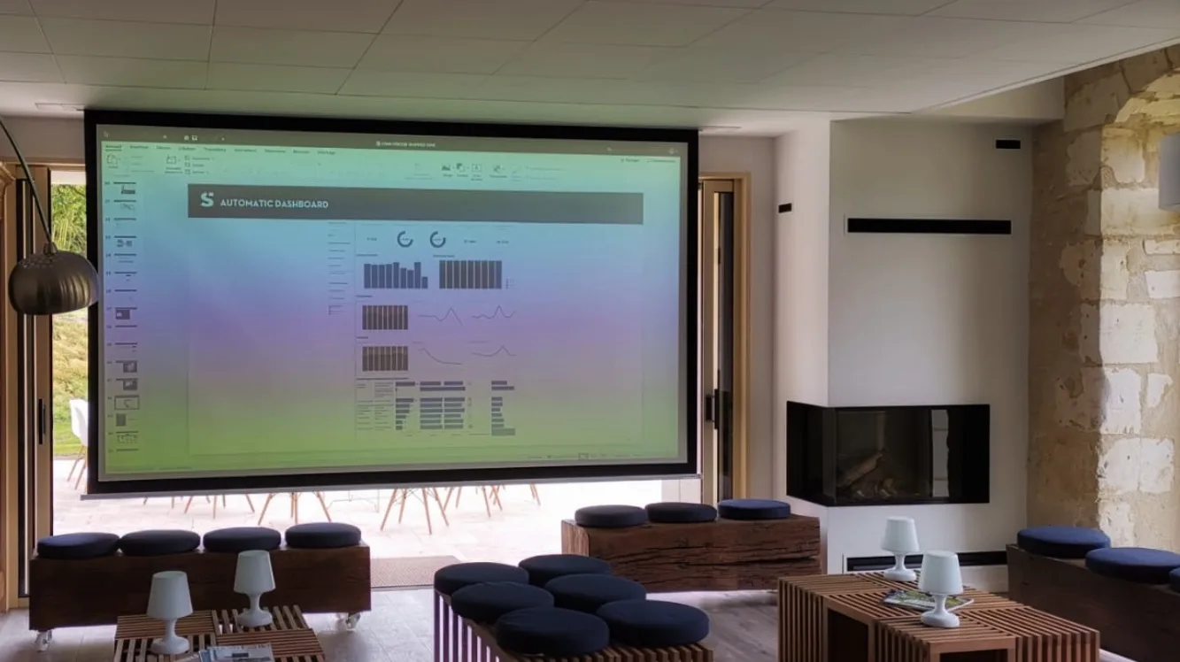 Le salon en configuration plénière, grand écran déployé